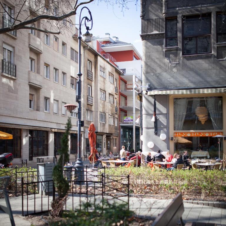 Quality Point Apartments 0-24 Reception Budapest Rom bilde